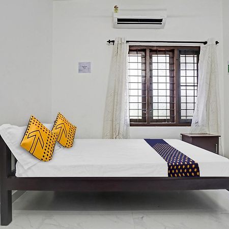 Spot On Blissful Villa Kochi Екстер'єр фото