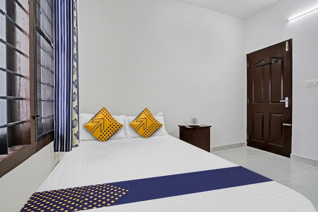 Spot On Blissful Villa Kochi Екстер'єр фото