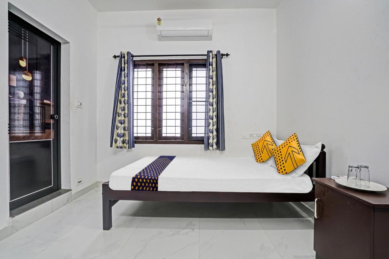 Spot On Blissful Villa Kochi Екстер'єр фото